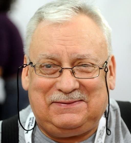 Ilustracja przedstawiająca książki Andrzeja Sapkowskiego z serii 